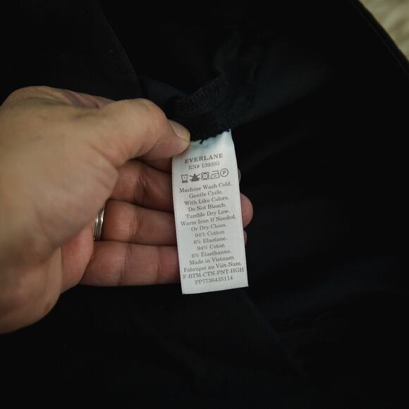 Everlane Size 4 Black Side Zip Elastic Waist Tapered Skinny Leg Cropped Pants - Picture 5 of 6